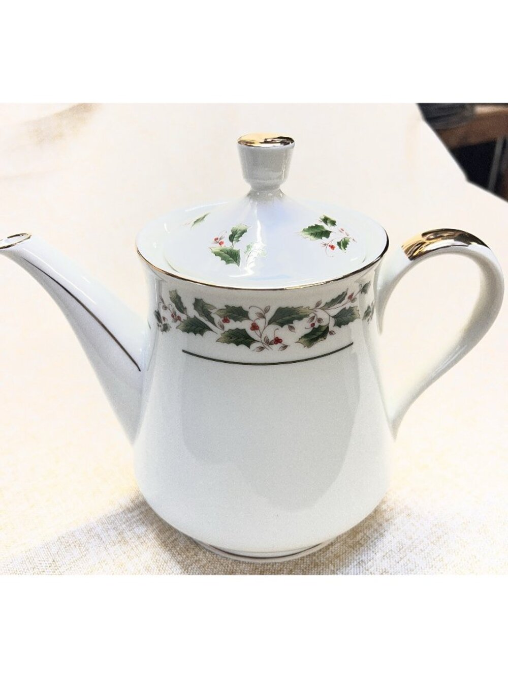 Royal Limited Holly Holiday Porcelain Coffee Pot Kid Gold Accents VTG Caldor